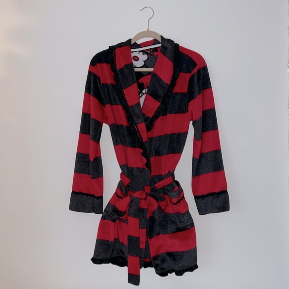 Minnie Mouse Fuzzy Robe - Picture 5 of 9